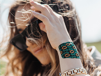 Woman wearing Kendra Dandy bandages